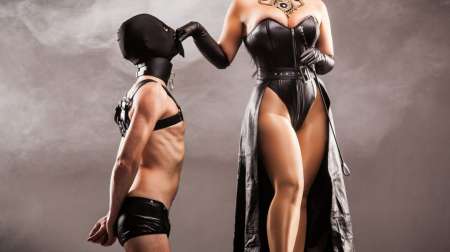 Je cherche une dominatrice libertine