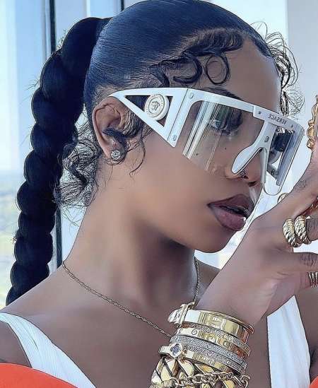 Maîtresse sophistiquée virtuelle