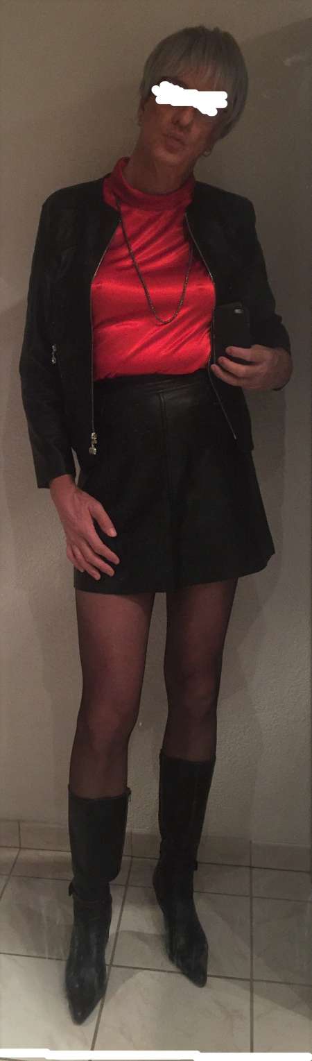 Domina travesti cherche femme de ménage, jardinier
