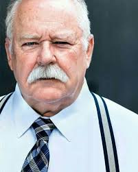 Cherche homme retraité avec moustache