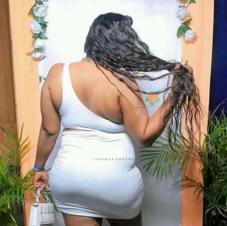 Je suis là pour les vrais hommes qui aiment baisé