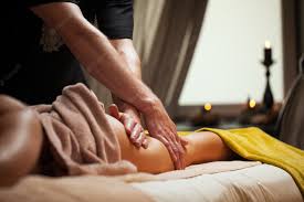 jeune masseur professionnel basé sur Agadir