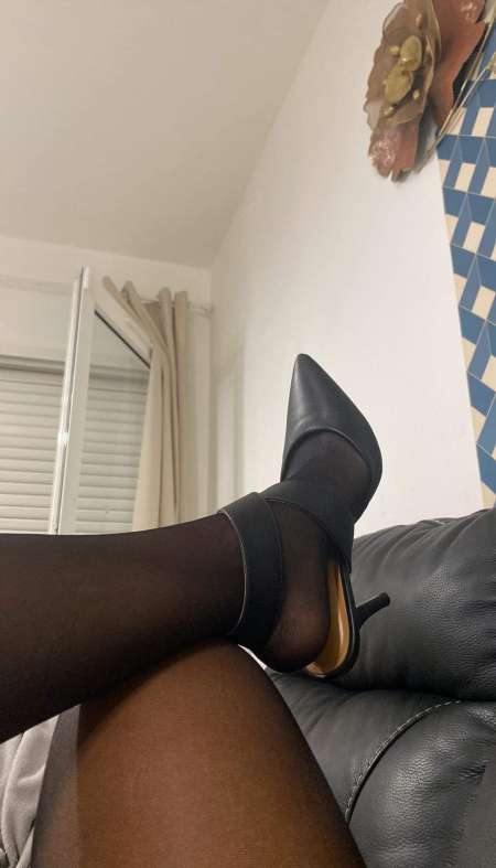 Vidéo réaliste en live et sous vêtement à envoyer