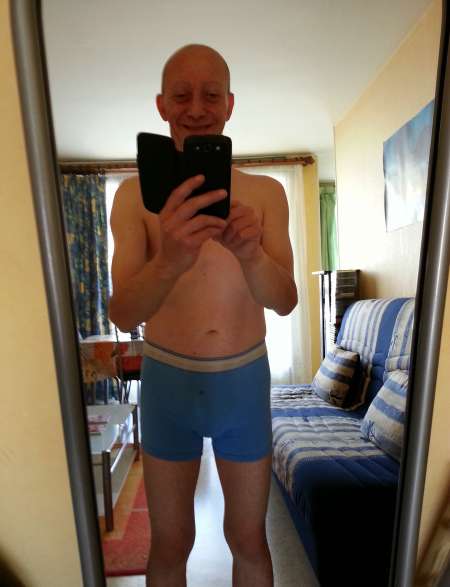 HOMME CHERCHE FEMMES POUR "FÉTICHISME DES PIEDS