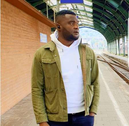 Je suis disponible pour tout désir fétichiste et