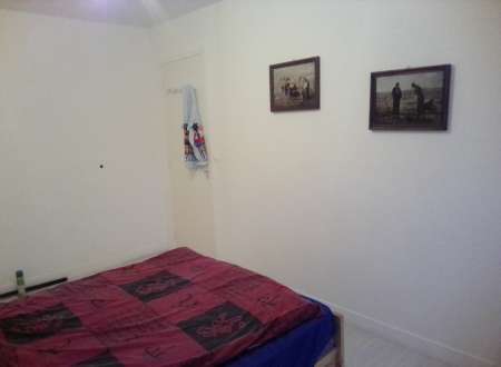 Docteur sympa propose massages à jeune femme