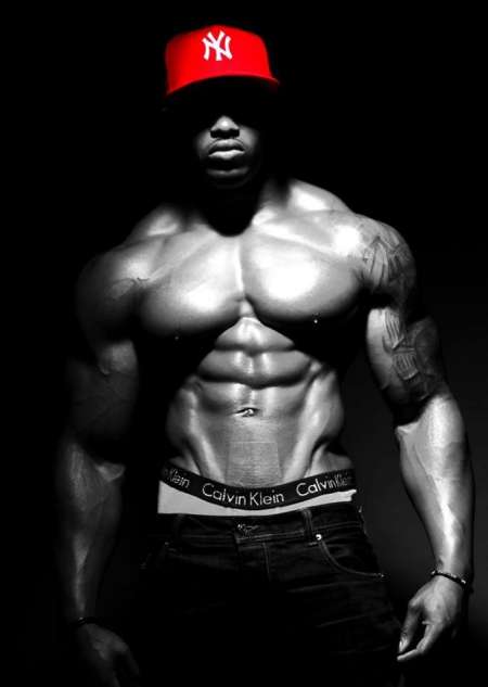 Masseus noir musclé pour les femmes
