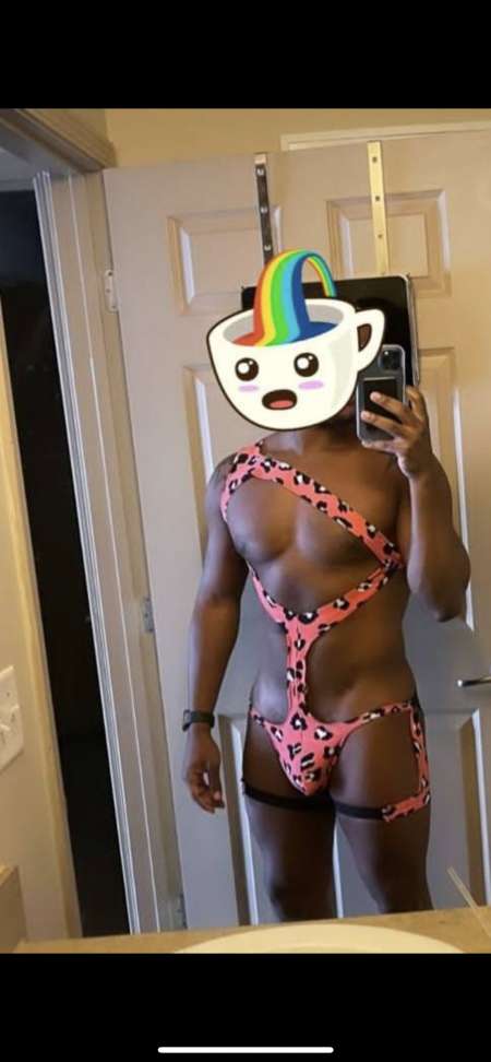 Mec versatile hyper chaud qui reçois à Marrakech