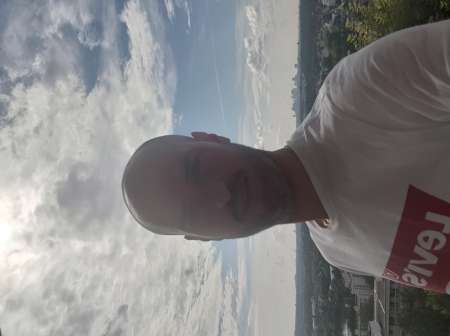 Beau jeune homme dispo pour h, f ou couples