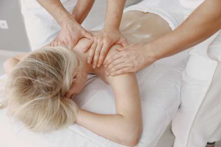 Massage domicile pour femmes avec 2 hommes