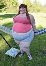 Je cherche une femme grande, grosse et large