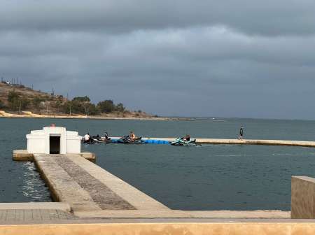  Bien baisée, bien massée et bien payée.