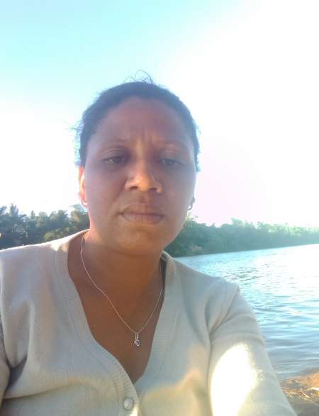 Une femme très sansuel et bi et caline