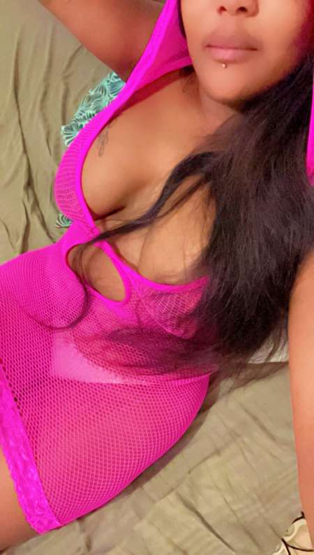 Pulpeuse black aux jolies courbes