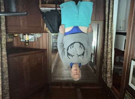 Aime m’exhiber en slip ou à poil avec prise de pho