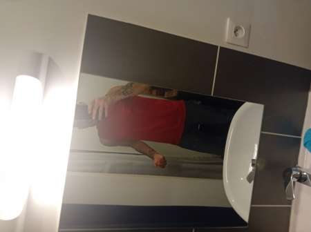 Cherche a mettre enceinte femme black ou blanc