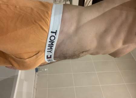 H bi 52a pour plans Q avec hommes décidés et viril