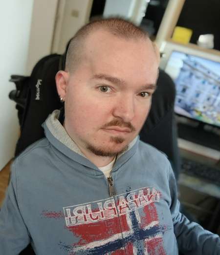 Homme en fauteuil recherche moment de tendresse