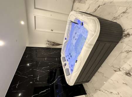 cherche Femme pour soirée. Jacuzzi.