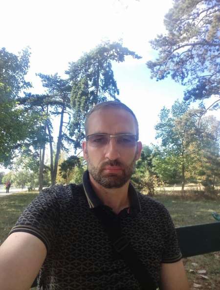 HOMME CINQUANTAINE MIGNON CHARMANT