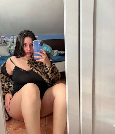 Carelle avec rondeurs époustouflantes