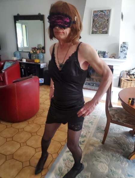 Lola travestis propose faire ménage