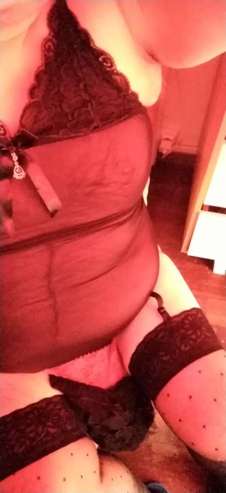 Très coquine en lingerie noirs