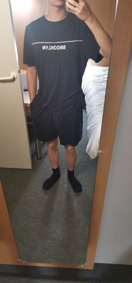 JH 20 ans puceau a envie de découvrir