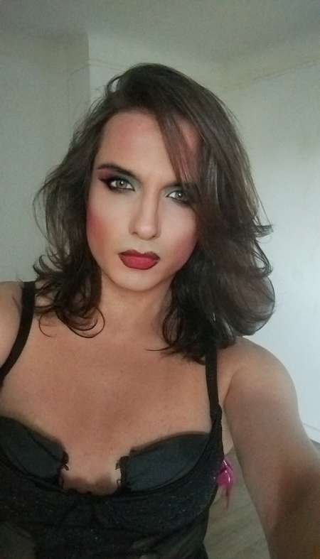 très belle chienne trav pr homme brulant