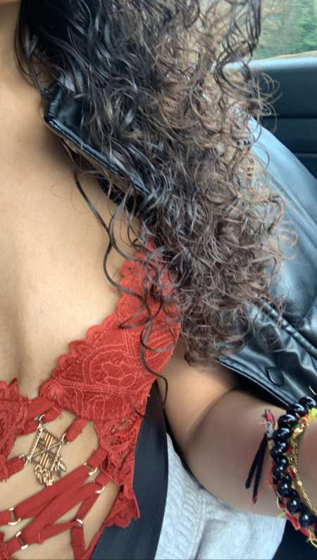 Femme métisse vénale cherche moneyslave ou soumis