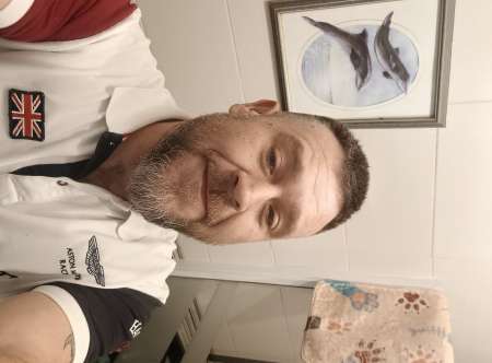 Recherche femme pour vacances d'été