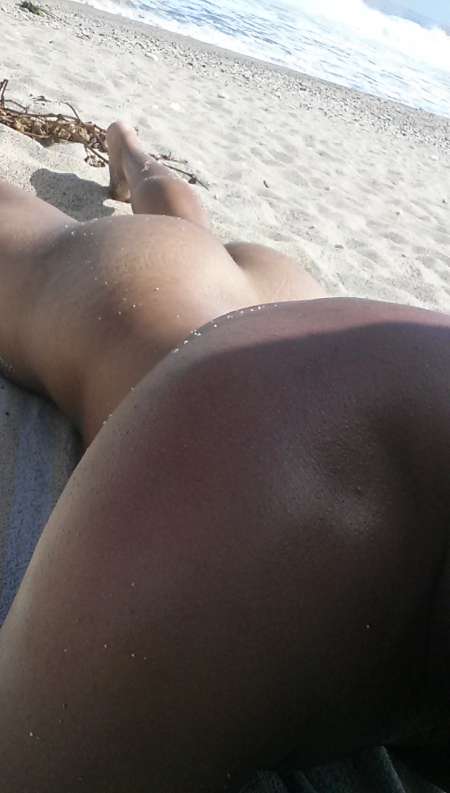 Jeune homme naturiste pour moments sympas