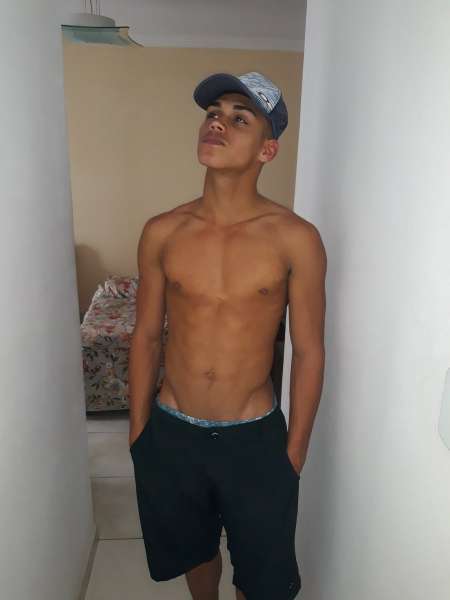 Métisse bien monté cherche passif