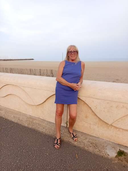 ELENA CHERCHE UNE AMIE POUR RENTRER A HISTOIRE D'O