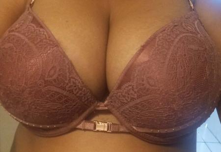 Belle femme métisse belle seins\'