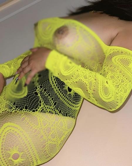 La douce coquine reçois sur boucan canot