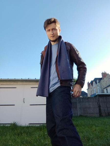 A quatre pattes, cheveux attrapés, c'est par ici