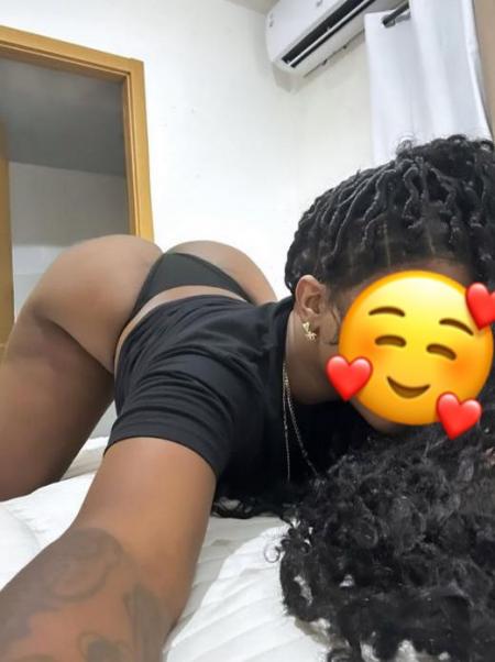 SEXY NEGRESSE CHAUD Disponible