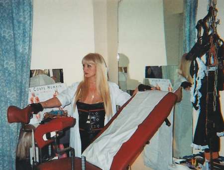 jolie doctoresse raffinee A levallois